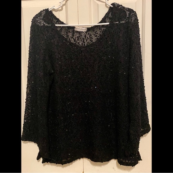 Médium black sweater with cute sequin details woven in the sweater - Picture 1 of 2